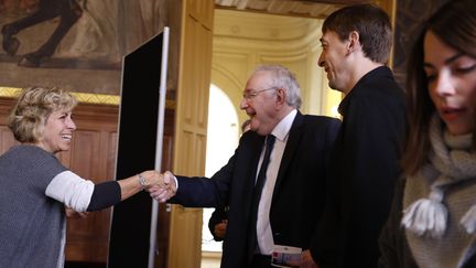 Le candidat de Solidarité et Progrès, Jacques Cheminade, vote à Paris, le 23 avril 2017. (FRANCOIS GUILLOT / AFP)