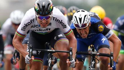 Le Slovaque Peter Sagan, dans les derniers mètres de la course, le 3 juin 2016. (JEAN-PAUL PELISSIER / REUTERS)