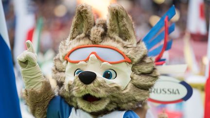 La mascotte de la Coupe du monde 2018 répondait au doux nom de Zabivaka, signifiant en russe "celui qui maque". Le monde entier l'a découverte, le 14 juin à Moscou, lors de la cérémonie d'ouverture. (ELMAR KREMSER/ SVEN SIMON / AFP)