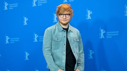 Le chanteur Ed Sheeran, le 23 février 2018, à Berlin en Allemagne. (STEFANIE LOOS / AFP)