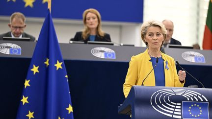 La présidente de la Commission européenne Ursula von der Leyen, le 14 septembre 2022 à Strasbourg (Bas-Rhin) au Parlement européen. (FREDERICK FLORIN / AFP)