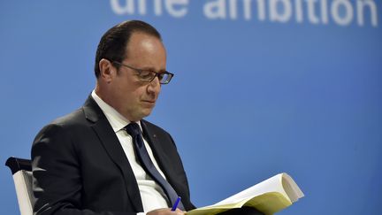 Le pr&eacute;sident de la R&eacute;publique, Fran&ccedil;ois Hollande, assiste au Congr&egrave;s de la mutualit&eacute; fran&ccedil;aise &agrave; Nantes (Loire-Atlantique), le 12 juin 2015. (GEORGES GOBET / AFP)