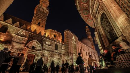 La mosquée Al-Azhar au Caire en Égypte illuminée le 13 mars 2023 avant le début du ramadan au Caire, en Égypte. (MOHAMED EL-SHAHED / ANADOLU AGENCY)