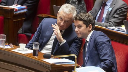 Le ministre de l'Economie Bruno Le Maire et le ministre des Comptes publics Gabriel Attal lors de l'examen du projet de loi de finances à l'Assemblée nationale le 10 octobre 2022 (VINCENT ISORE / MAXPPP)