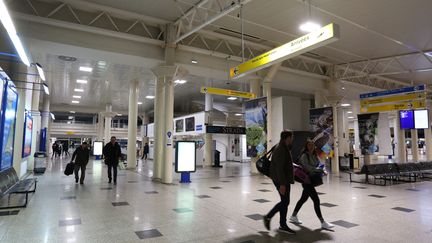 Passengers cross the terminal of Napoleon Bonaparte airport in Ajaccio, Corsica, April 22, 2024. (PASCAL POCHARD-CASABIANCA / AFP)