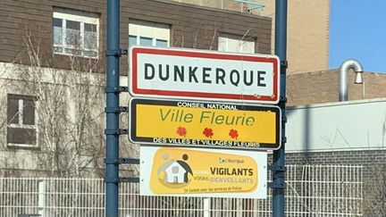 Panneau d'entrée de la ville de Dunkerque. (EMMANUEL BOUIN / RADIOFRANCE)