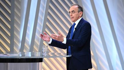 Eric Zemmour lors d'"Elysée 2022" sur le plateau de France 2, le 9 décembre 2021. (CHRISTOPHE ARCHAMBAULT / AFP)