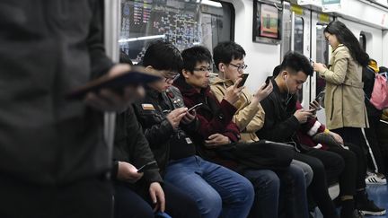 Dans le métro à Pékin, avril 2019 (WANG ZHAO / AFP)