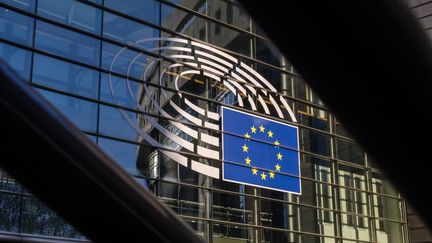 La façade du Parlement européen, à Bruxelles (Belgique) (JEAN-MARC QUINET / MAXPPP)