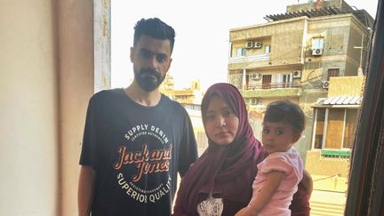 Dalia et Baha, un couple de Palestiniens qui a fui Gaza pour se réfugier en Egypte. (LEONIE LEBRUN / RADIOFRANCE)