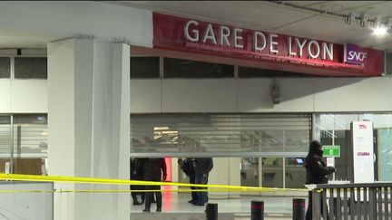 Attaque à la gare de Lyon : l'assaillant présumé a indiqué haïr la France (france 2)