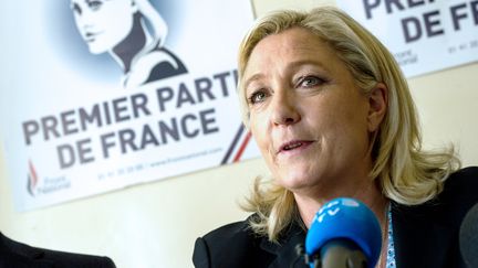 La pr&eacute;sidente du Front national, Marine Le Pen, lors d'une conf&eacute;rence de presse &agrave; Doullens (Somme), le 5 mars 2015. (PHILIPPE HUGUEN / AFP)