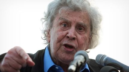 Mikis Theodorakis lors d'un meeting contre les mesures d'austérités en Grèce, le 9 juin 2011 à Salonique
 (SAKIS MITROLIDIS/AFP)