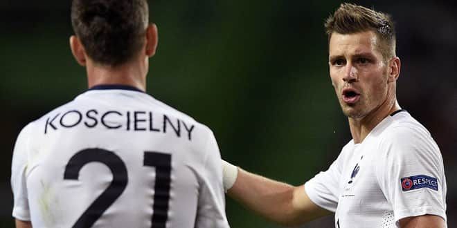 Laurent Koscielny et Morgan Schneiderlin en pleine discussion