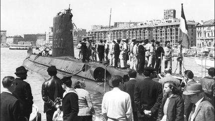 Le sous-marin "La Minerve", dans le port de Marseille, en 1965. (STF / AFP)