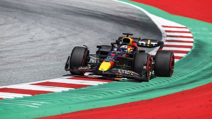 Le pilote néerlandais Max Verstappen sur la piste du Red Bull Ring, au Grand Prix d'Autriche, le 8 juillet 2022. (XAVI BONILLA / AFP)