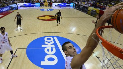 Nemanja Bjelica a inscrit le shoot de la victoire contre l'Allemagne  (JOHN MACDOUGALL / AFP)