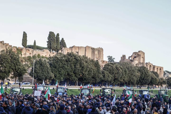 Farmers demonstrate in Rome, February 15, 2024. (RICCARDO DE LUCA / ANADOLU / AFP)