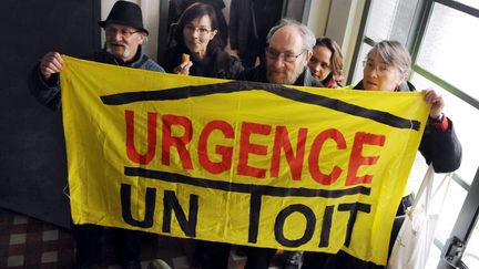 R&eacute;quisition de logements vides &agrave; Toulouse (Haute-Garonne) par le DAL et les Enfants de Don Quichotte, le 29 octobre 2012. (MAXPPP)