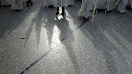 La Semaine Sainte s'ach&egrave;ve le dimanche de P&acirc;ques par la procession de la confr&eacute;rie de la R&eacute;surrection. (MARCELO DEL POZO / REUTERS)