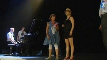 Avec son Festival du Rire, Villeneuve-sur-Lot fait éclore les jeunes pousses de l&#039;humour
 (Culturebox)