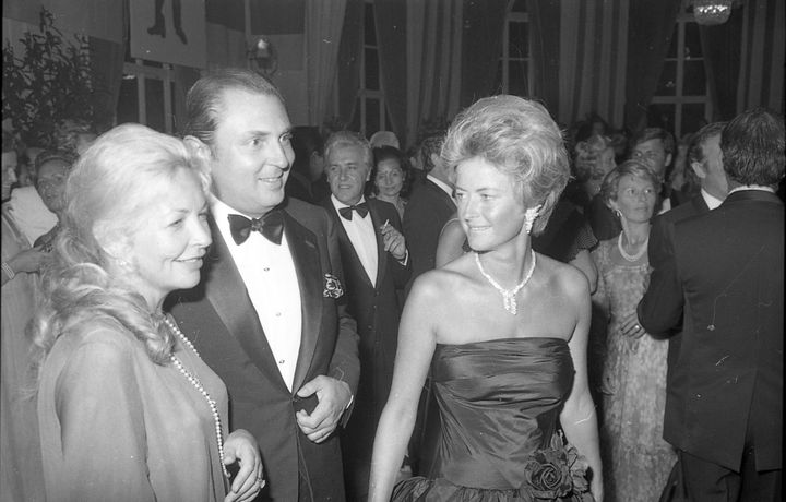 Michel et Anne d'Ornano en compagnie de l'actrice Odile Versois (à gauche) lors de la soirée donnée la veille de l'ouverture du 1er Festival du cinéma américain de Deauville le 2 septembre 1975, en présence d'un millier d'invités.
 (PHOTOPQR/OUEST FRANCE )