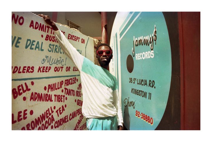 Scatter devant le studio de King Jammy en 1987.
 (Beth Lesser)