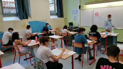 Les élèves planchent sur la philosophie au lycée Georges Clemenceau de Montpellier (Hérault) pour le début du baccalauréat, le 17 juin 2021. (ROMAIN BERCHET / FRANCE-BLEU HÉRAULT)