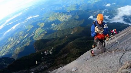 Malaisie : le mont Kinabalu, une ascension de tous les records prisée des amateurs de sensations fortes (France 2)