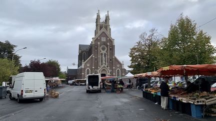 Le marché de Bihorel (Seine-Maritime), le 2 octobre 2019. (ROBIN PRUDENT / FRANCEINFO)