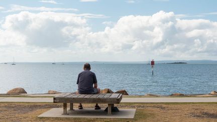 Un homme regarde l'horizon. (Illustration)
 (SOPA IMAGES / LIGHTROCKET VIA GETTY IMAGES)