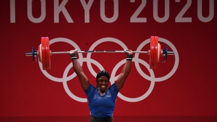 La Française, Gaëlle Nayo-Ketchanke termine à la cinquième place après cette barre à 139kg en épaulé-jeté qui porte à un total de 247kg.