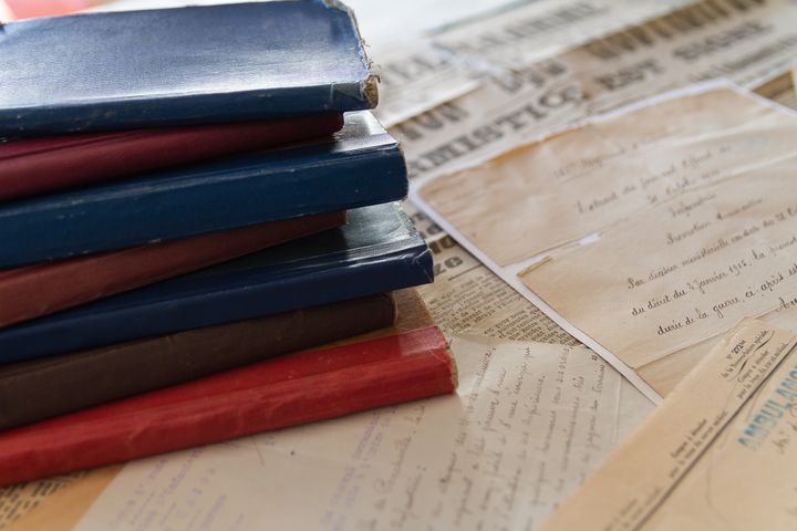 Les carnets de Louis Mabille de Poncheville.&nbsp; (ELODIE DROUARD / FRANCETV INFO)