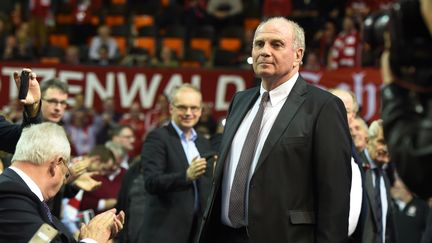 Uli Hoeness, acclamé lors de l'assemblée générale du Bayern Munich (CHRISTOF STACHE / AFP)