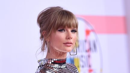 Taylor Swift participe aux American Music Awards à Los Angeles (Etats-Unis) le 9 octobre 2018. (VALERIE MACON / AFP)