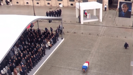 Mort de Robert Badinter : un hommage national rendu à l'ancien garde des Sceaux à Paris (franceinfo)