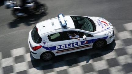 Voiture de police dans Paris (archives juillet 2009) (AFP / Loïc Venance)