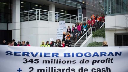 &nbsp; (Manifestation des salariés de Servier en février 2016 après l'annonce de suppression de postes. © MaxPPP)