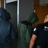 Des accusés entrent dans la salle d'audience au tribunal judiciaire d'Avignon (Vaucluse), le 10 septembre 2024. (CHRISTOPHE SIMON / AFP)