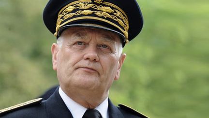 Eric Le Douaron devant le mémorial de la Résistance, le 29 juillet 2010 à Grenoble, lors de sa prise de fonctions. (AFP - jean-Pierre Clatot)