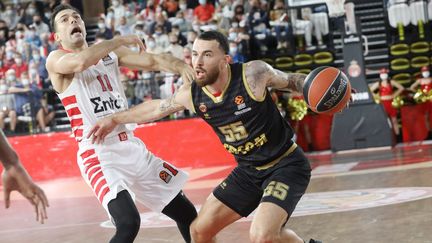 Le Monégasque Mike James&nbsp;lors du match 4 de Monaco face à l'Olympiakos, en Euroligue, le 29 avril 2022. (CYRIL DODERGNY / MAXPPP)