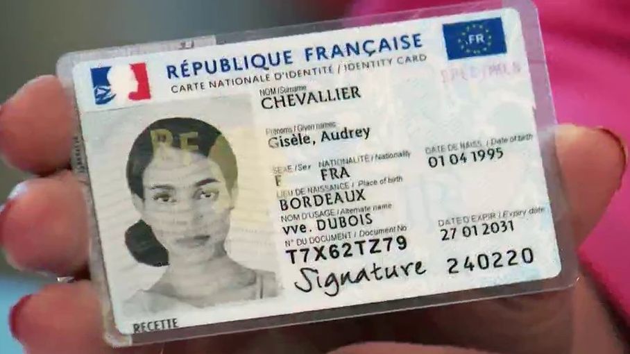 Carte D'identité : Le Nouveau Format De Poche Se Déploie Dans Toute La ...