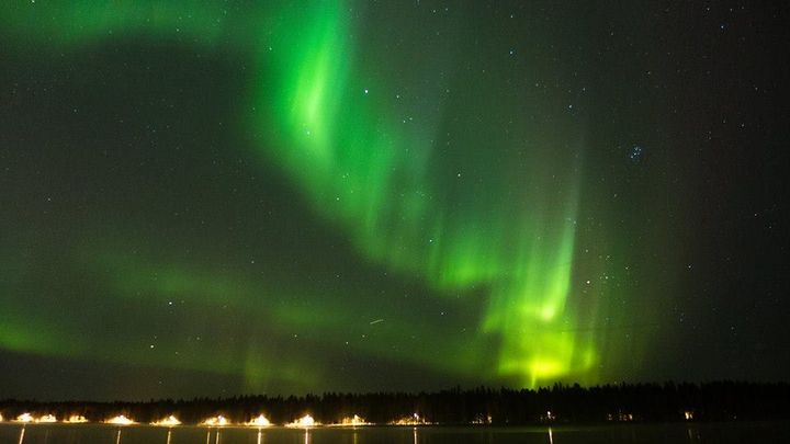 Une aurore boréale au-dessus d'Umeå, en Suède. "Je travaille pour les laboratoires, les universités et les hôpitaux."&nbsp; (LUCAS DE BONDELON)