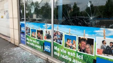 Les locaux de France Bleu Champagne vandalisés après la manifestation des gilets jaunes, à Reims, samedi 18 mai 2019. (RADIO FRANCE / SYLVIE BASSAL)