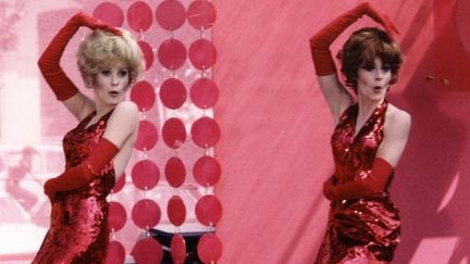 Catherine Deneuve (Delphine) et Françoise Dorleac (Solange) dans "Les Demoiselles de Rochefort" de Jacques Demy (1966)
 (Photographie Hélène Jeanbreau 1966 - ciné-tamaris )