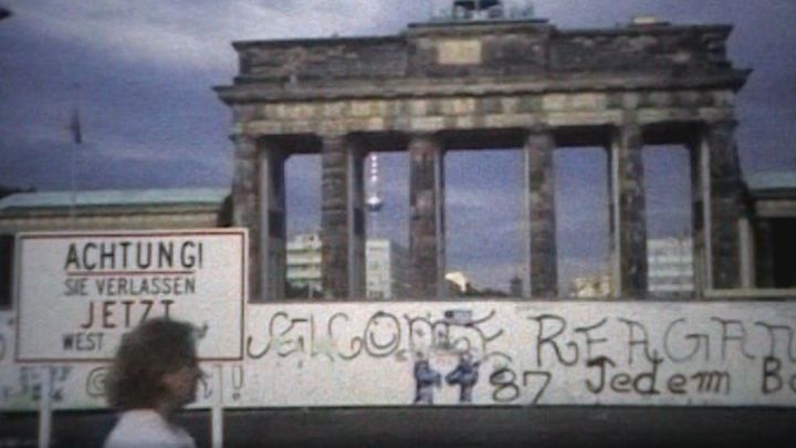 Capture du film de la réalisatrice Géraldine Schwarz, sur le mur de Berlin. (GERALDINE SCHWARZ / FRANCE 5)