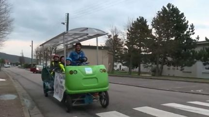 Ramassage scolaire : le cyclo-bus testé en Normandie