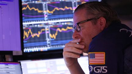 Un trader à la Bourse de New York (Etats-Unis), le 5 août 2024. (MICHAEL M. SANTIAGO / GETTY IMAGES NORTH AMERICA / AFP)