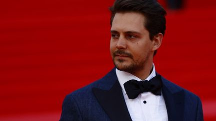 L'acteur serbe et membre du jury Milos Bikovic sur le tapis rouge du 43e Festival international du film de Moscou, Russie, le 22 avril 2021. (SEFA KARACAN / ANADOLU AGENCY / AFP)