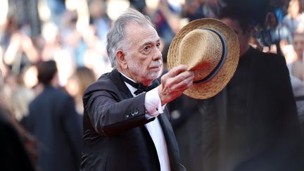 Francis Ford Coppola, figure de ce qu'on a appelé le Nouvel Hollywood (de la fin des années 1960 au début des années 1980), est apparu ému le jeudi 16 mai 2024, à Cannes. Après avoir gravi les marches, il a été longuement ovationné à son entrée dans la salle de projection de "Megalopolis", en lice pour la Palme d'or. (VITTORIO ZUNINO CELOTTO / GETTY IMAGES EUROPE)